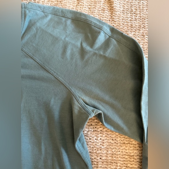 Lululemon Long Sleeve Shirt - Picture 6 of 7